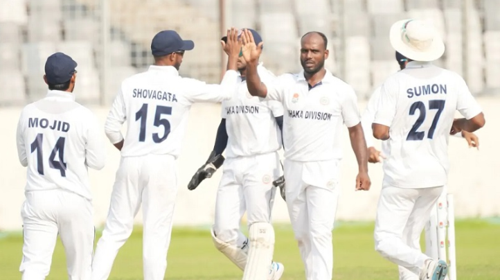 एकैदिन बङ्गलादेश क्रिकेट बोर्ड (बीसीबी) का तीन जना निर्देशकले राजीनामा दिए